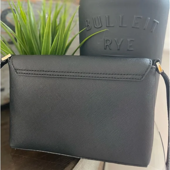 Kate Spade black Newbury purse with gold hardware - Picture 4 of 9